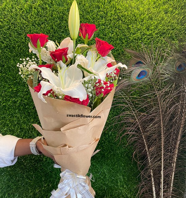 Red Roses & White Lilly Hand Bunch