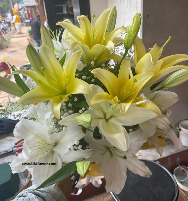 Yellow & White Lilly's Hand Bunch